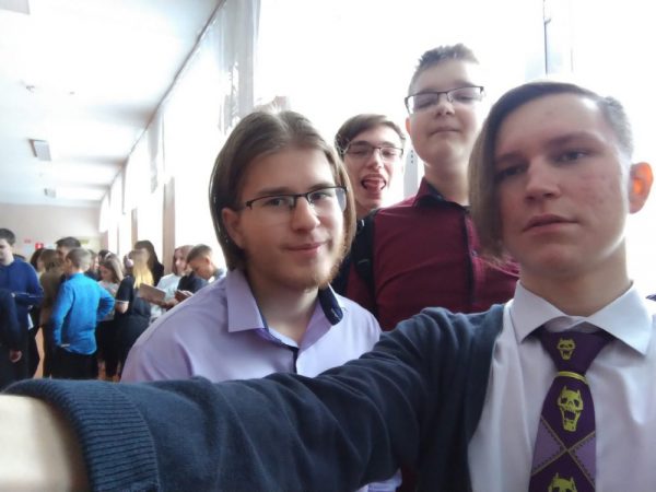 3-akxne6r4au.jpg